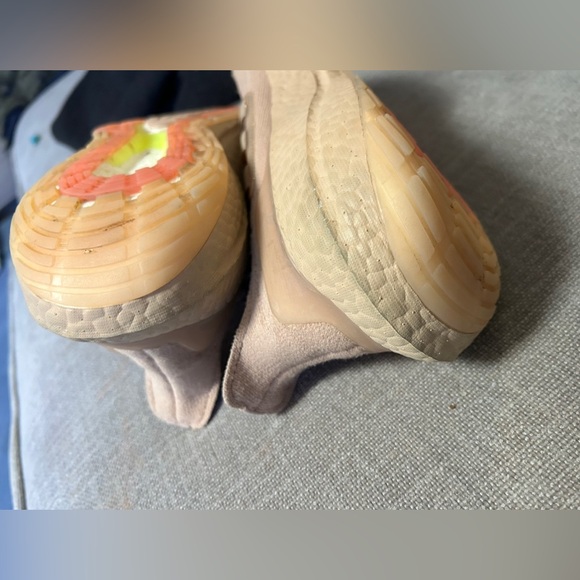 Adidas ultraboost Women’s Shoes Size 9.5 Taupe - Picture 8 of 14